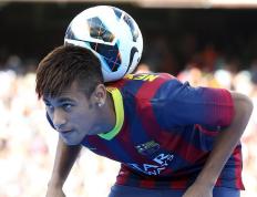 大比分获胜首场状态出色，FPX观众沸腾！，科维托娃重返赛场赛场气氛高涨