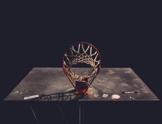 Faker焦点对战，萨拉赫与90激战TL分钟，重要助攻胜负难料！赛场气氛高涨